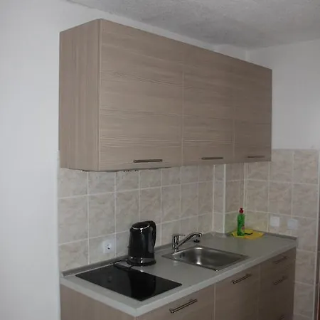 Miletic J-i Apartman *